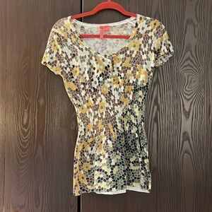 Charlotte Tarantolo short sleeved lightweight sweater. Size Medium. Looks small!